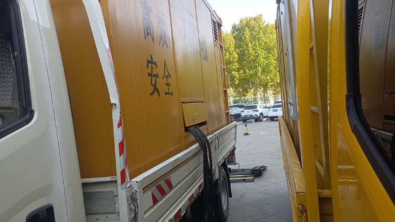 波密如何判断柴油发电机组和UPS电源的切换时间是否符合要求？