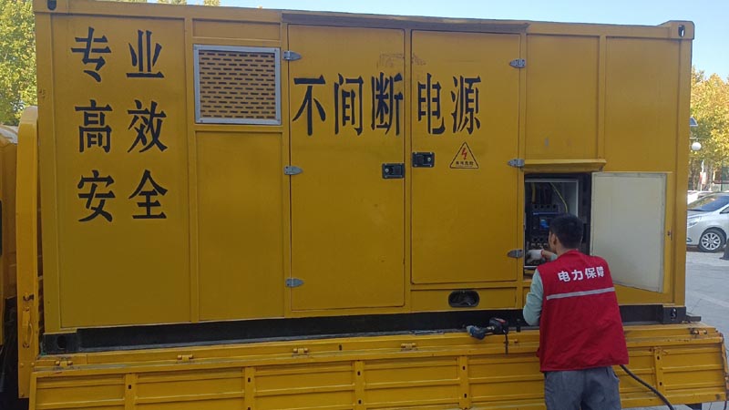 波密柴油发电机组和UPS电源配合使用时，如何避免切换过程中的电力中断？